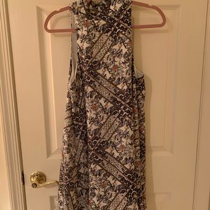 patterned, no sleeve mock neck dress